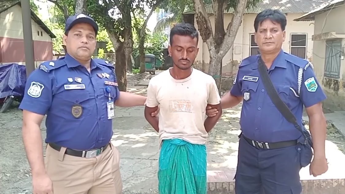 পাবনায় নেশার টাকা না পেয়ে মাকে কাঁচি দিয়ে হত্যা, ছেলে আটক